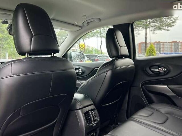 Джип Чероки, объемом двигателя 2 л и пробегом 28 тыс. км за 22700 $, фото 14 на Automoto.ua