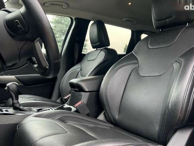 Джип Чероки, объемом двигателя 2 л и пробегом 28 тыс. км за 22700 $, фото 17 на Automoto.ua