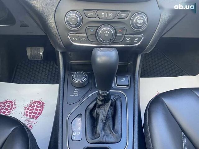 Джип Cherokee, об'ємом двигуна 3.2 л та пробігом 51 тис. км за 20500 $, фото 18 на Automoto.ua