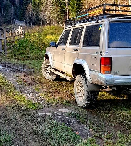 Джип Cherokee, об'ємом двигуна 2.5 л та пробігом 250 тис. км за 3500 $, фото 1 на Automoto.ua