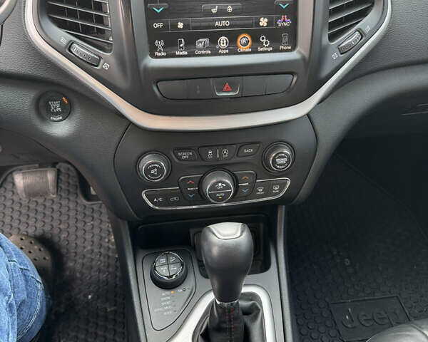 Джип Cherokee, об'ємом двигуна 3.24 л та пробігом 187 тис. км за 14999 $, фото 10 на Automoto.ua