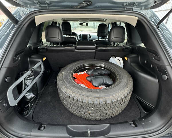 Джип Cherokee, об'ємом двигуна 3.24 л та пробігом 187 тис. км за 14999 $, фото 9 на Automoto.ua