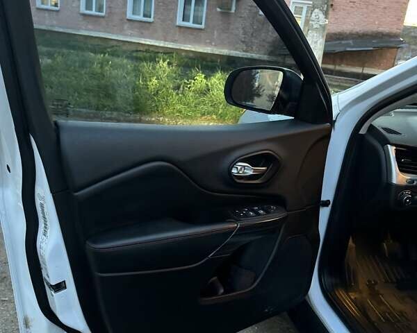 Джип Чероки, объемом двигателя 3.24 л и пробегом 130 тыс. км за 15500 $, фото 16 на Automoto.ua
