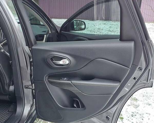 Джип Чероки, объемом двигателя 1.96 л и пробегом 198 тыс. км за 16999 $, фото 19 на Automoto.ua