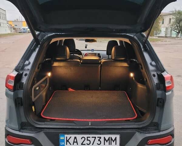 Джип Чероки, объемом двигателя 3.24 л и пробегом 143 тыс. км за 17300 $, фото 3 на Automoto.ua