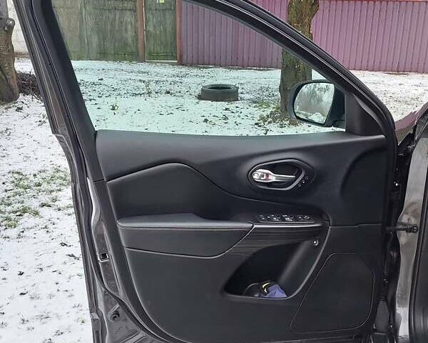 Джип Чероки, объемом двигателя 1.96 л и пробегом 198 тыс. км за 16999 $, фото 24 на Automoto.ua