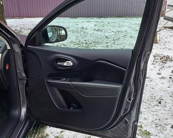 Джип Чероки, объемом двигателя 1.96 л и пробегом 198 тыс. км за 16999 $, фото 17 на Automoto.ua