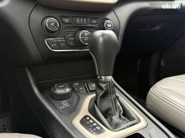 Джип Чероки 2014 в Киеве на Automoto.ua Джип Чероки, объемом двигателя 3.2 л и пробегом 157 тыс. км за 13300 $, фото 25 на Automoto.ua