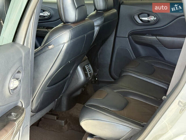 Джип Чероки, объемом двигателя 3.2 л и пробегом 135 тыс. км за 11500 $, фото 23 на Automoto.ua