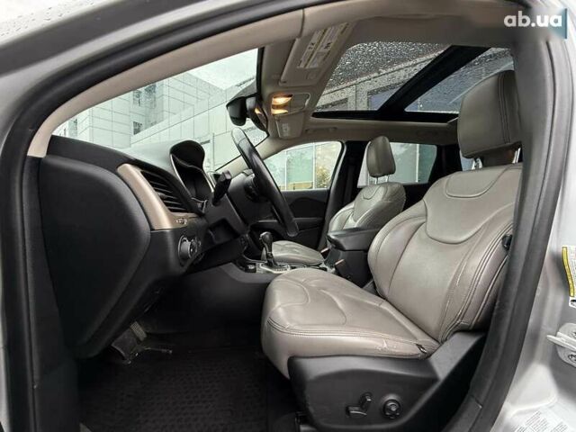 Джип Cherokee, об'ємом двигуна 3.2 л та пробігом 157 тис. км за 13900 $, фото 11 на Automoto.ua