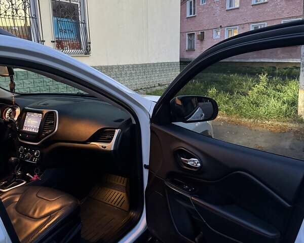 Джип Чероки, объемом двигателя 3.24 л и пробегом 130 тыс. км за 15500 $, фото 25 на Automoto.ua