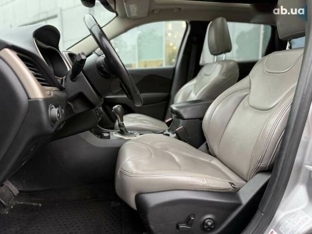 Джип Чероки 2014 в Киеве на Automoto.ua Джип Чероки, объемом двигателя 3.2 л и пробегом 157 тыс. км за 13300 $, фото 17 на Automoto.ua