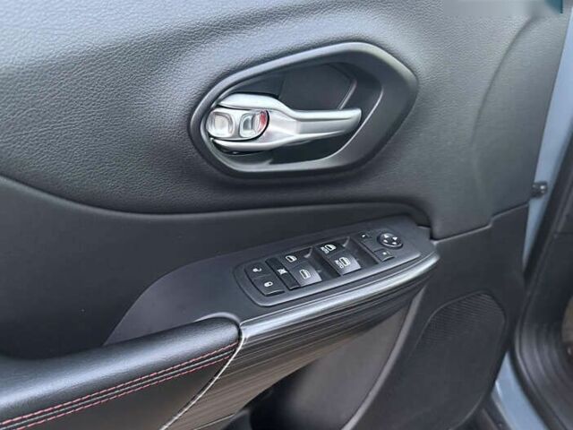 Джип Cherokee, об'ємом двигуна 0 л та пробігом 195 тис. км за 14750 $, фото 16 на Automoto.ua