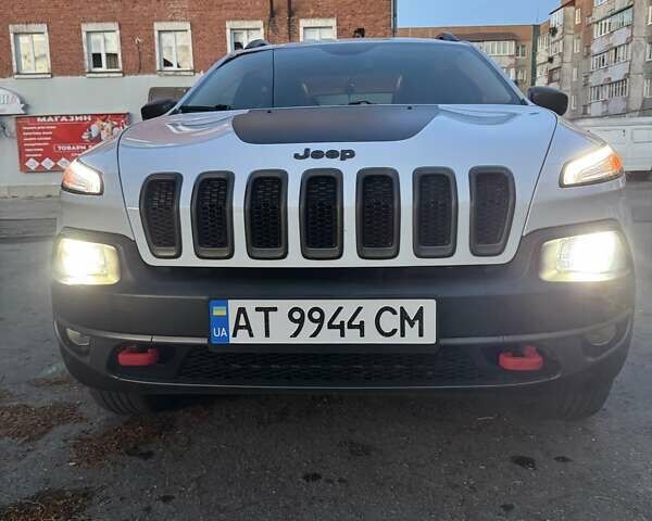 Джип Чероки, объемом двигателя 3.24 л и пробегом 130 тыс. км за 15500 $, фото 5 на Automoto.ua