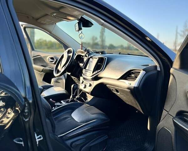 Джип Чероки, объемом двигателя 2.36 л и пробегом 125 тыс. км за 14200 $, фото 10 на Automoto.ua