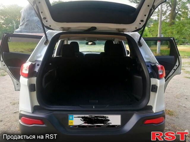 Джип Чероки, объемом двигателя 2.4 л и пробегом 202 тыс. км за 12200 $, фото 4 на Automoto.ua