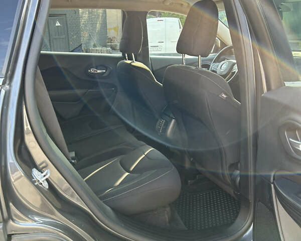 Джип Чероки, объемом двигателя 2.36 л и пробегом 125 тыс. км за 14700 $, фото 11 на Automoto.ua