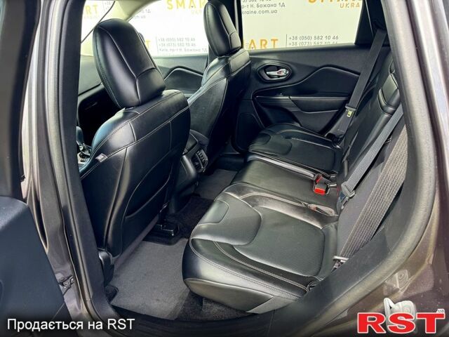 Джип Чероки, объемом двигателя 2 л и пробегом 150 тыс. км за 16750 $, фото 6 на Automoto.ua