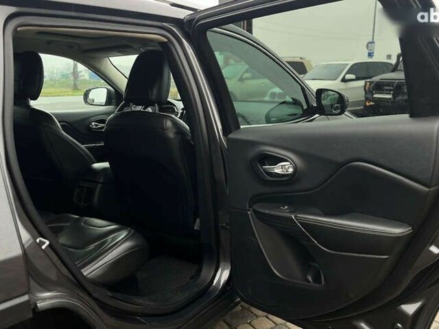 Джип Чероки, объемом двигателя 0 л и пробегом 243 тыс. км за 13500 $, фото 17 на Automoto.ua