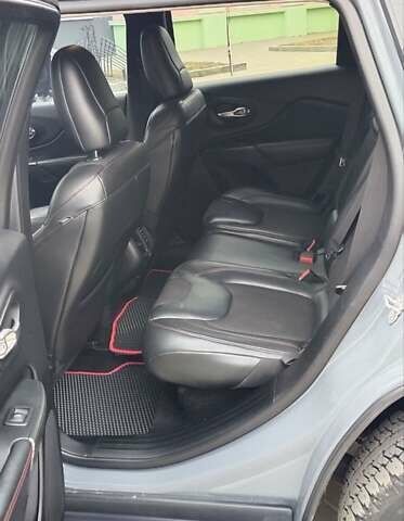 Джип Cherokee, об'ємом двигуна 3.24 л та пробігом 268 тис. км за 16000 $, фото 9 на Automoto.ua