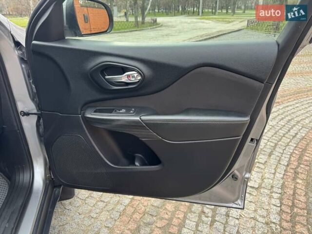 Джип Чероки, объемом двигателя 3.24 л и пробегом 188 тыс. км за 11800 $, фото 18 на Automoto.ua