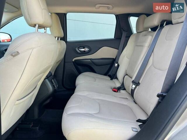 Джип Чероки, объемом двигателя 2.4 л и пробегом 180 тыс. км за 12500 $, фото 24 на Automoto.ua