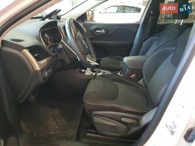 Джип Чероки 2016 в Львове на Automoto.ua Джип Чероки, объемом двигателя 2.36 л и пробегом 84 тыс. км за 1700 $, фото 6 на Automoto.ua