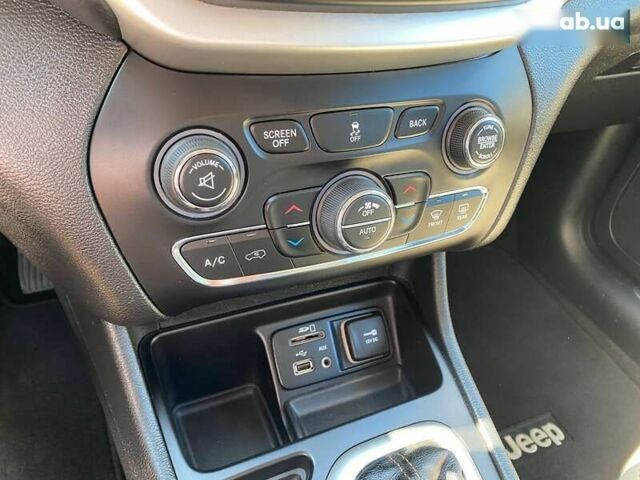 Джип Cherokee, об'ємом двигуна 2.4 л та пробігом 158 тис. км за 12300 $, фото 17 на Automoto.ua
