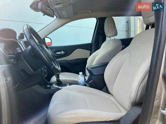 Джип Чероки, объемом двигателя 2.4 л и пробегом 180 тыс. км за 12500 $, фото 21 на Automoto.ua