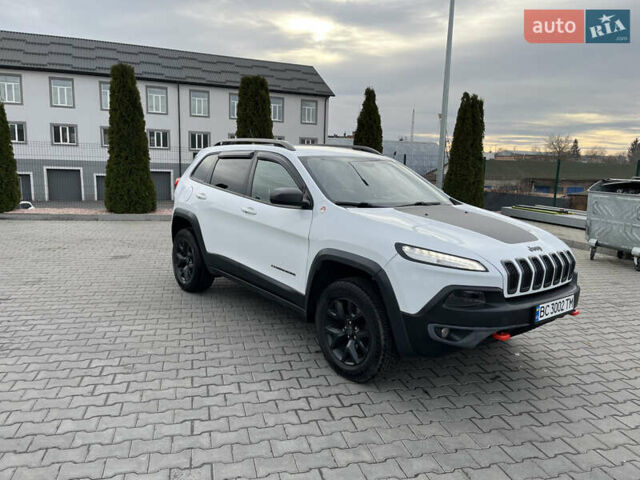 Джип Чероки, объемом двигателя 2.4 л и пробегом 160 тыс. км за 13500 $, фото 3 на Automoto.ua