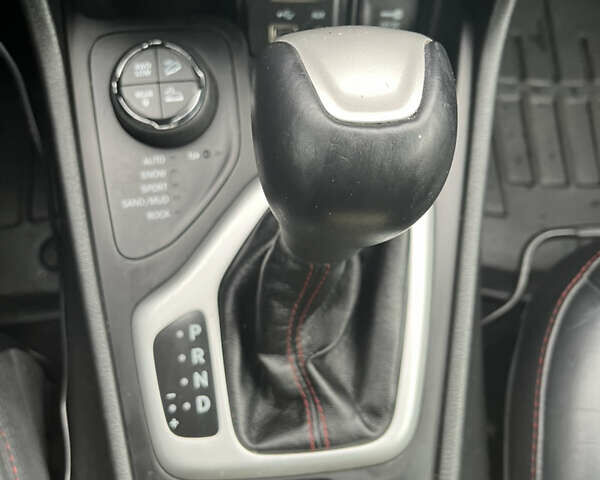 Джип Чероки, объемом двигателя 2.4 л и пробегом 160 тыс. км за 13500 $, фото 25 на Automoto.ua