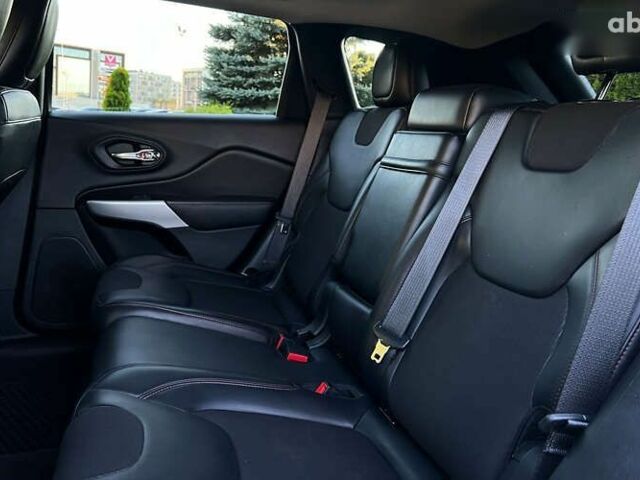 Джип Cherokee, об'ємом двигуна 3.2 л та пробігом 113 тис. км за 16350 $, фото 9 на Automoto.ua