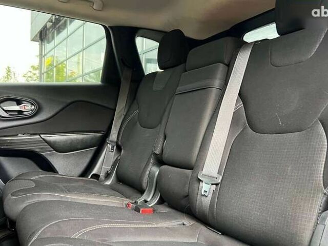 Джип Cherokee, об'ємом двигуна 0 л та пробігом 183 тис. км за 13000 $, фото 18 на Automoto.ua