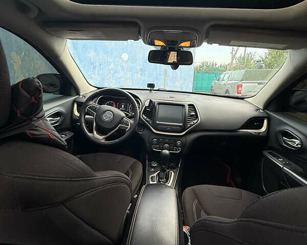 Джип Чероки, объемом двигателя 2.36 л и пробегом 220 тыс. км за 13000 $, фото 3 на Automoto.ua