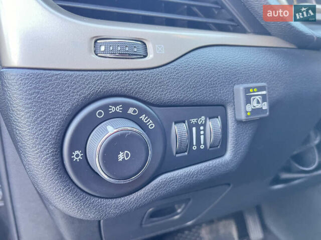 Джип Cherokee, об'ємом двигуна 2.36 л та пробігом 120 тис. км за 14000 $, фото 17 на Automoto.ua