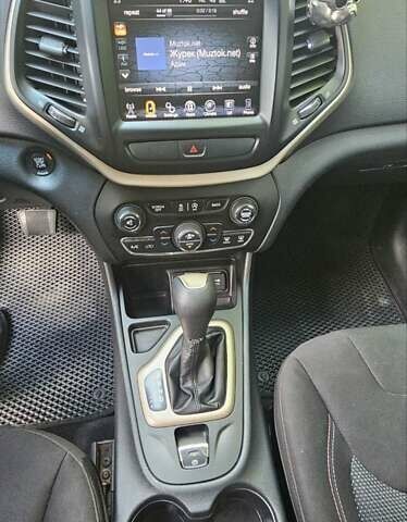 Джип Cherokee, об'ємом двигуна 3.24 л та пробігом 120 тис. км за 15700 $, фото 7 на Automoto.ua
