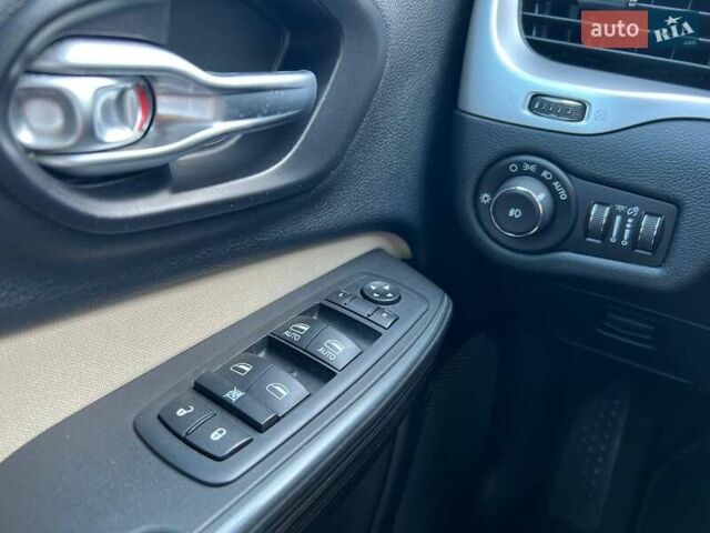 Джип Чероки, объемом двигателя 2.4 л и пробегом 180 тыс. км за 12500 $, фото 17 на Automoto.ua