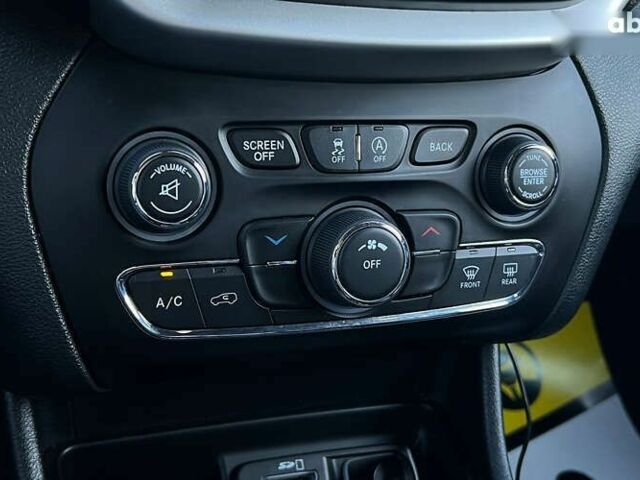 Джип Cherokee, об'ємом двигуна 3.2 л та пробігом 113 тис. км за 16350 $, фото 19 на Automoto.ua