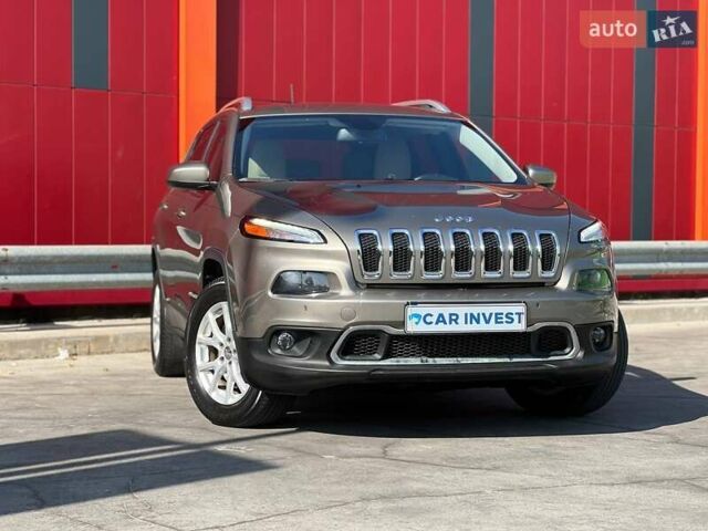 Джип Чероки, объемом двигателя 2.4 л и пробегом 180 тыс. км за 12500 $, фото 1 на Automoto.ua