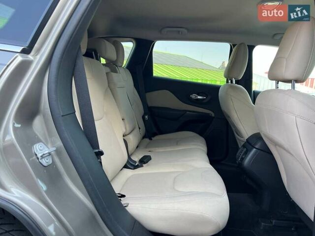 Джип Чероки, объемом двигателя 2.4 л и пробегом 180 тыс. км за 12500 $, фото 23 на Automoto.ua