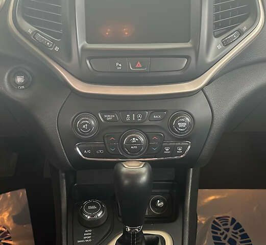 Джип Cherokee, об'ємом двигуна 2.2 л та пробігом 126 тис. км за 19950 $, фото 14 на Automoto.ua