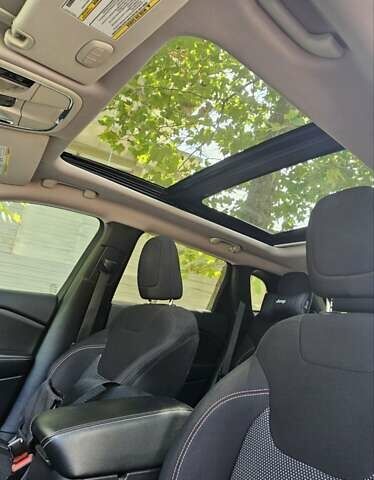 Джип Cherokee, об'ємом двигуна 3.24 л та пробігом 120 тис. км за 15700 $, фото 3 на Automoto.ua