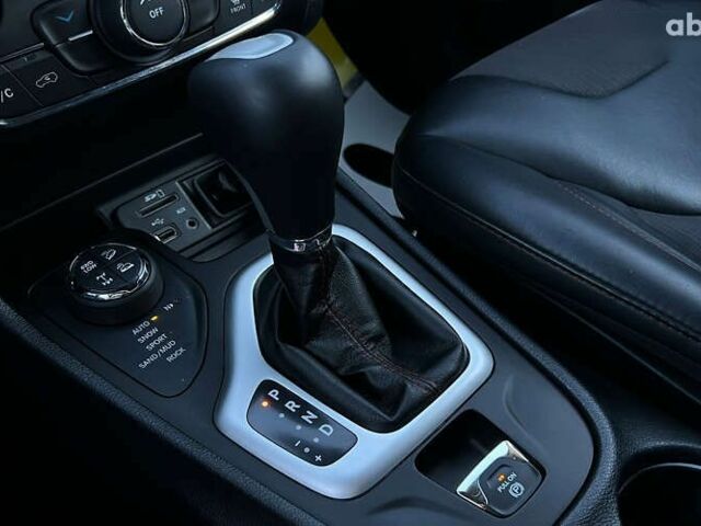 Джип Cherokee, об'ємом двигуна 3.2 л та пробігом 113 тис. км за 16350 $, фото 20 на Automoto.ua