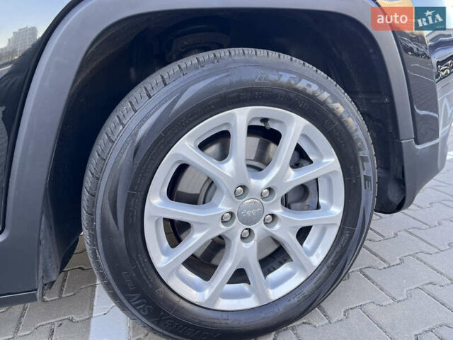 Джип Cherokee, об'ємом двигуна 2.36 л та пробігом 120 тис. км за 14000 $, фото 6 на Automoto.ua