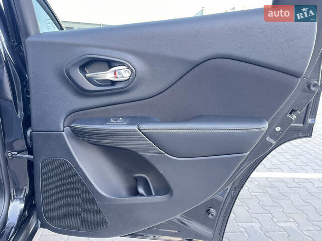 Джип Cherokee, об'ємом двигуна 2.36 л та пробігом 120 тис. км за 14000 $, фото 12 на Automoto.ua