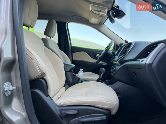 Джип Чероки, объемом двигателя 2.4 л и пробегом 180 тыс. км за 12500 $, фото 20 на Automoto.ua