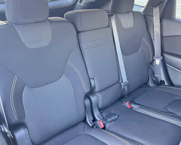 Джип Cherokee, об'ємом двигуна 2.36 л та пробігом 120 тис. км за 14000 $, фото 13 на Automoto.ua