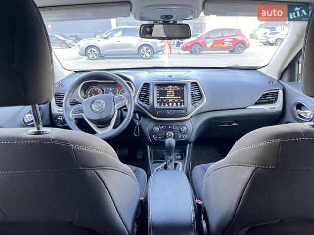 Джип Cherokee, об'ємом двигуна 2.36 л та пробігом 120 тис. км за 14000 $, фото 16 на Automoto.ua