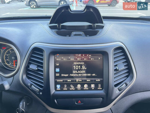 Джип Cherokee, об'ємом двигуна 2.36 л та пробігом 120 тис. км за 14000 $, фото 20 на Automoto.ua