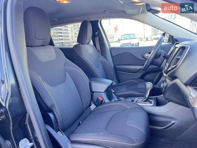 Джип Cherokee, об'ємом двигуна 2.36 л та пробігом 120 тис. км за 14000 $, фото 15 на Automoto.ua